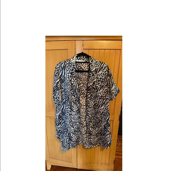 VICTORIAS SECRET  COVER UP / LOUNGE - Picture 3 of 13